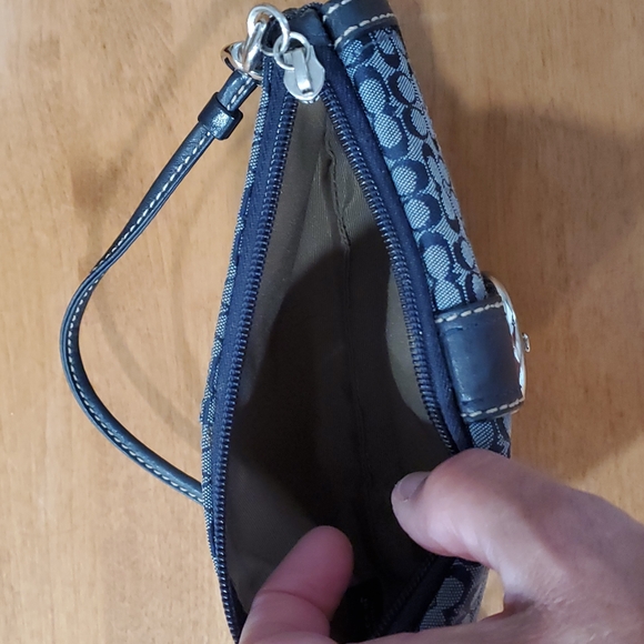 Coach wristlet - Picture 4 of 4